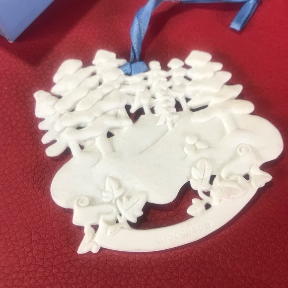 Wedgwood Christmas ornament - Picture 3 of 4